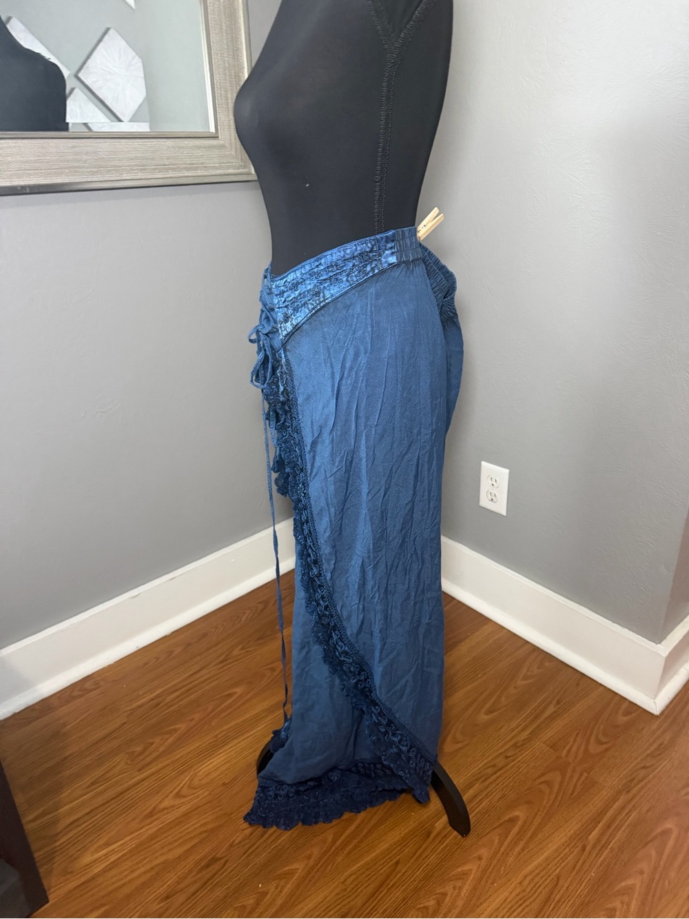 L.S.I. Embroidered Beaded Boho Harem Lace Front Wide Leg Culotte Pants 1X/2X - Picture 8 of 11
